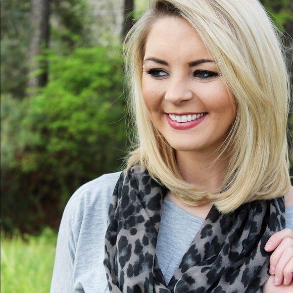 Accessories - Lustrous Leopard Infinity Scarf in Charcoal